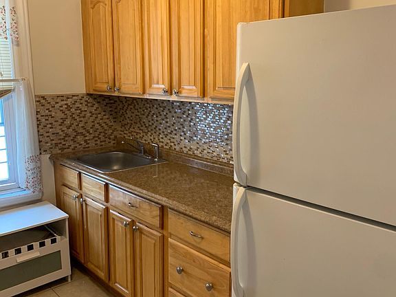 3rd image of 1975 Cedar Ave #2