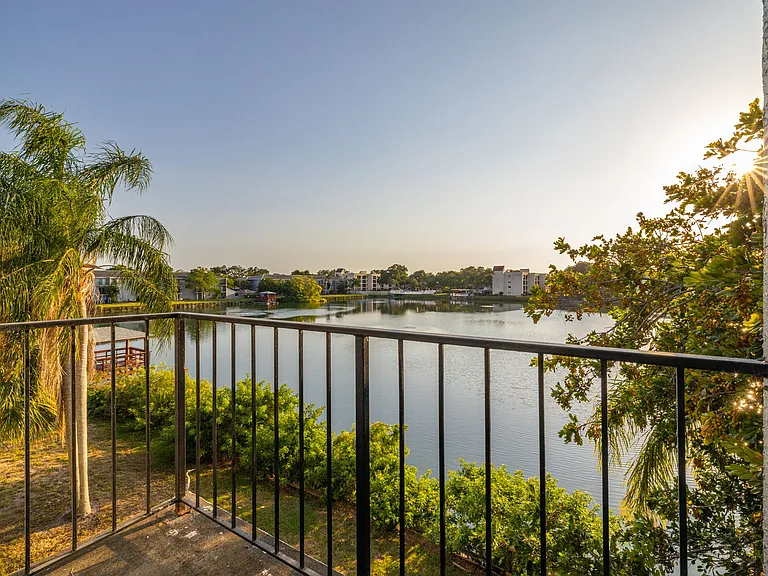 Lakes at Largo Apartments — Photo 8