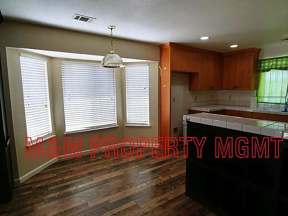 1144 CHELSHAM AVE Dining Nook