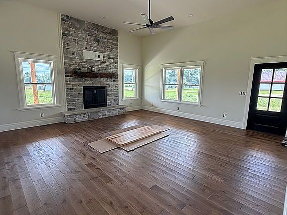 2nd image of 454 Hocking Rd