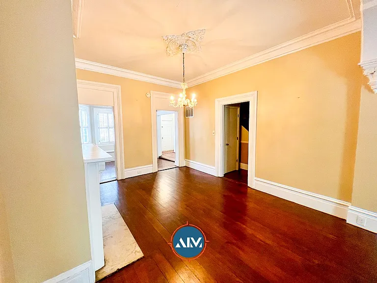 208 E Taylor St — Photo 11