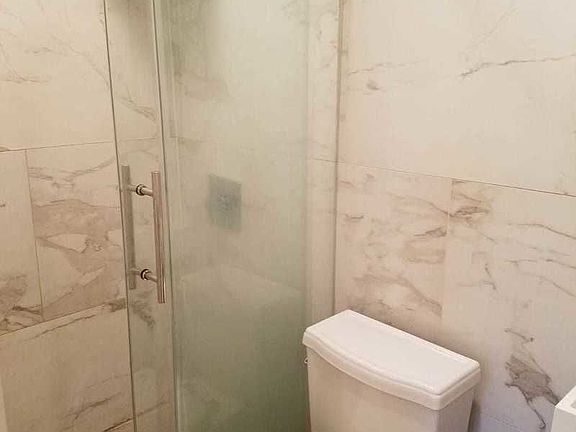 5th image of 903 Sterling Pl #A2