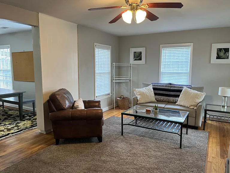 4000 Winfield Ave — Photo 5