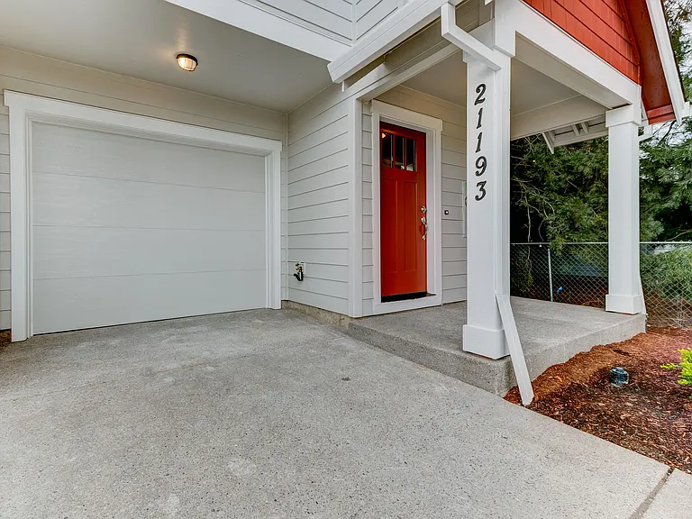 Air Conditioning! Beautiful Newer Construction Home! 3 Master Bedrooms! — Photo 12
