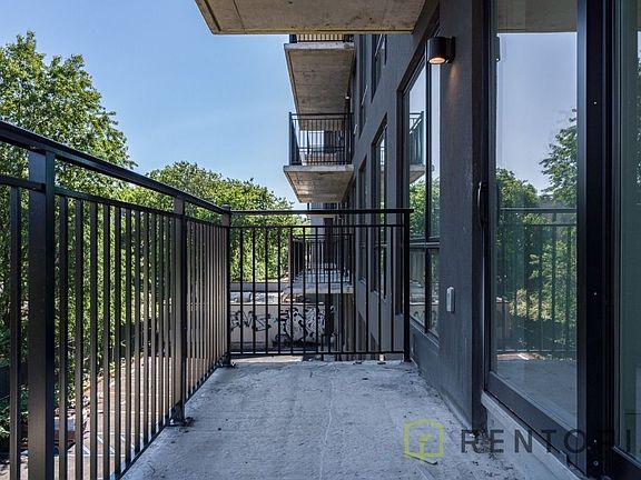 5th image of 822 Lexington Ave #5H