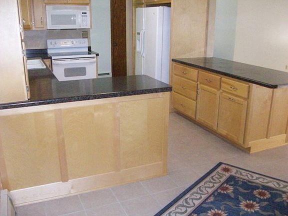 4th image of 888 Saint Charles Dr