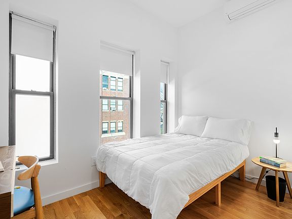 3rd image of 340 Clifton Pl #4B
