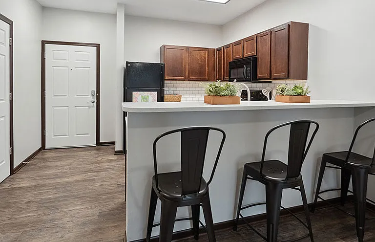 Walnut Lake Apartments — Photo 3