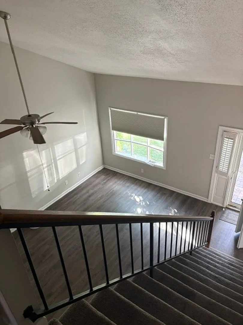 3 bed, 2.0 bath, 1353 sqft, $1,900 — Photo 4