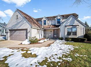 1909 Cliff Alex Ct N, Waukesha, WI 53189