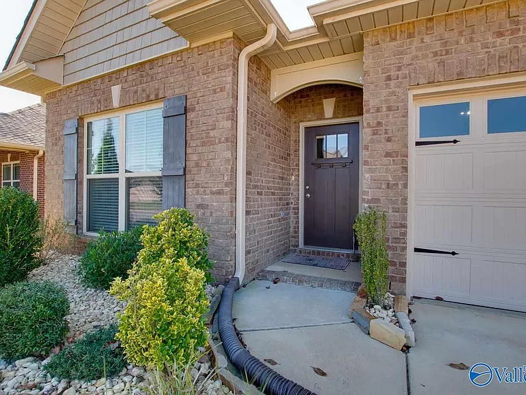 7206 Lathan Dr SE — Photo 3