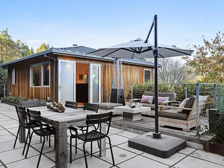 Indoor outdoor living with 10 minute walk to the square.