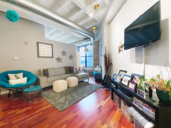 2nd image of 4015 N Milwaukee Ave Unit 407