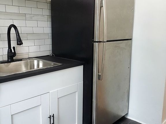 4th image of 656 Macdonough St APT 3R