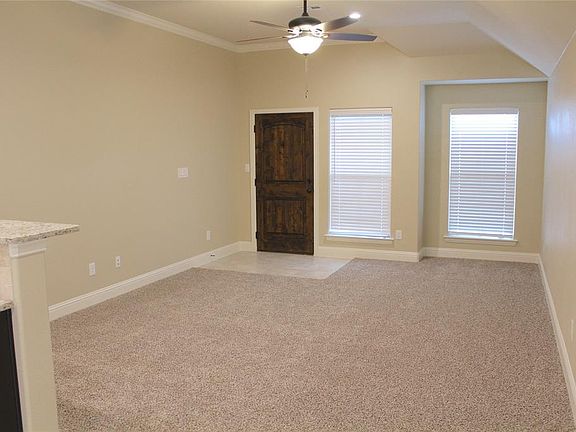 4th image of 729 Blanton Dr