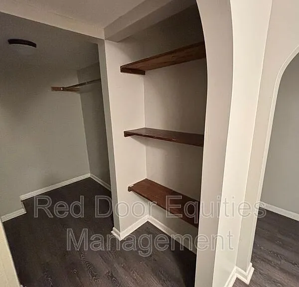 1215 N Columbus St #C — Photo 15
