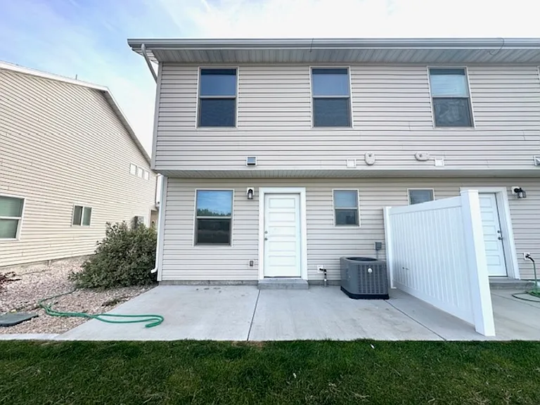 385 S 480 W — Photo 3