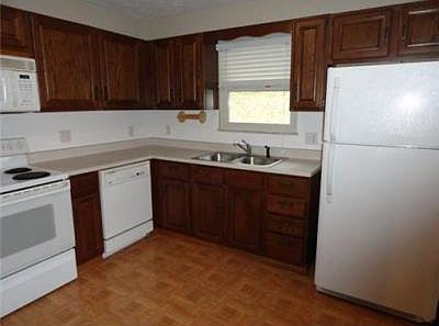4th image of 7 Bellway Dr