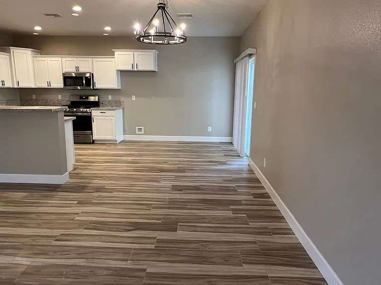 2241 Diamond Creek Rd — Photo 5
