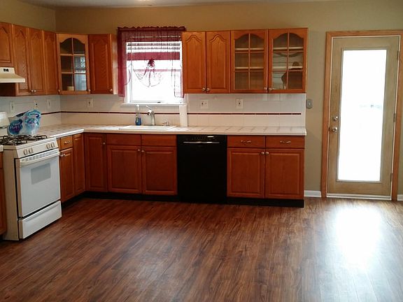 3rd image of 6 Brainard Ave