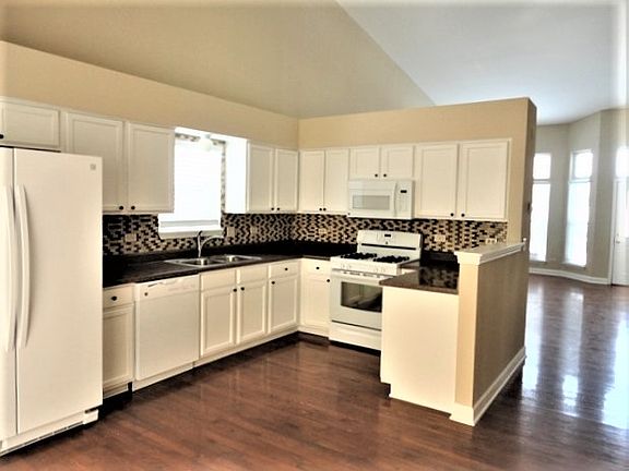4th image of 5314 Whispering Oaks Dr