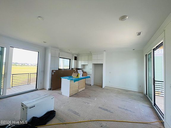 5th image of 862 Ocean Boulevard W