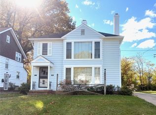 935 Ravine Dr, Cleveland Heights, OH 44112