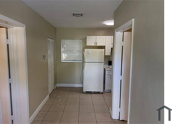 1st image of 1924 NW 28th St #6