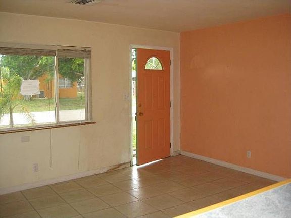 3rd image of 3211 NE 14th Ave