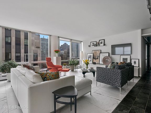 4th image of 1300 N Astor St Unit 14A