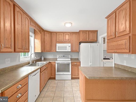 5th image of 9429 Musket Ct
