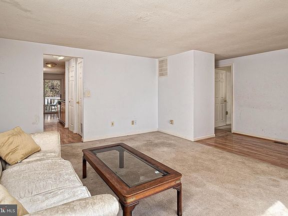 5th image of 414 Blossom Tree Dr
