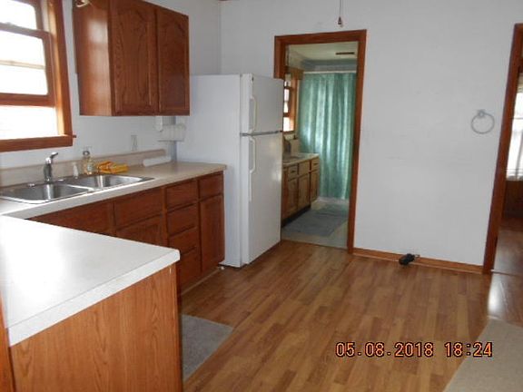 4th image of 303 E Stray St