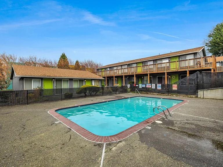 Moreland Place Apartments — Photo 40