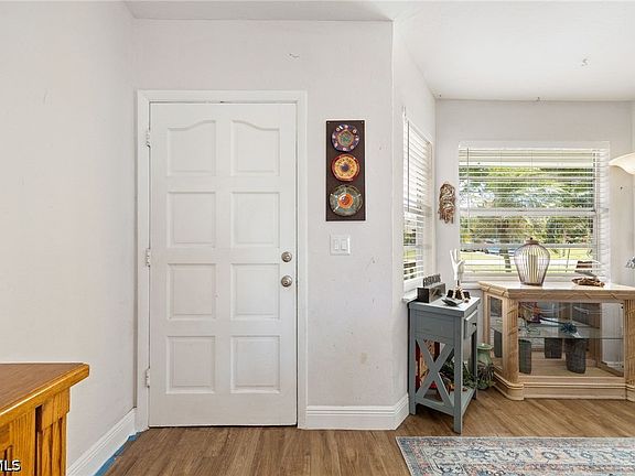 3rd image of 1630 SW 15th Ave
