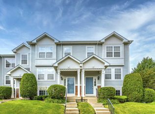 101 Holiday Ln, Hainesville, IL 60073