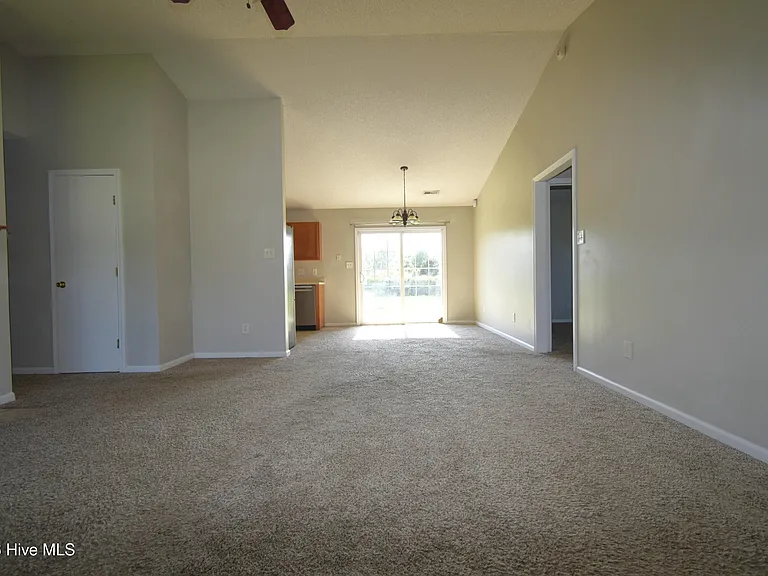 309 Kenilworth Pl — Photo 3