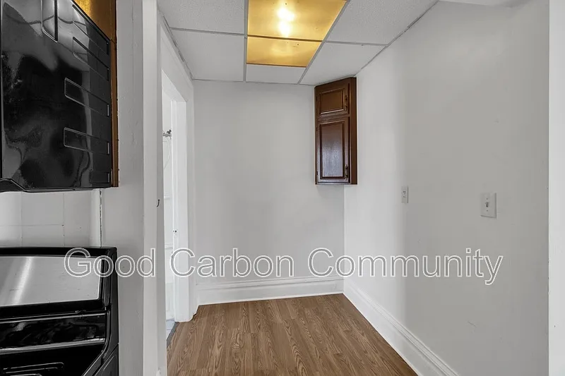 1 bed, 1.0 bath, $895 — Photo 4