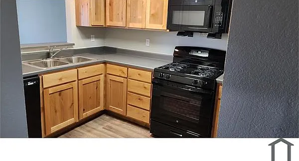 2801 N Grand St — Photo 1