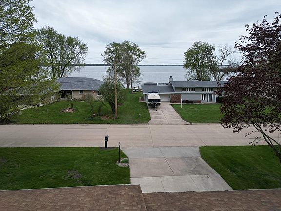 4th image of 1004 Emerald Dr