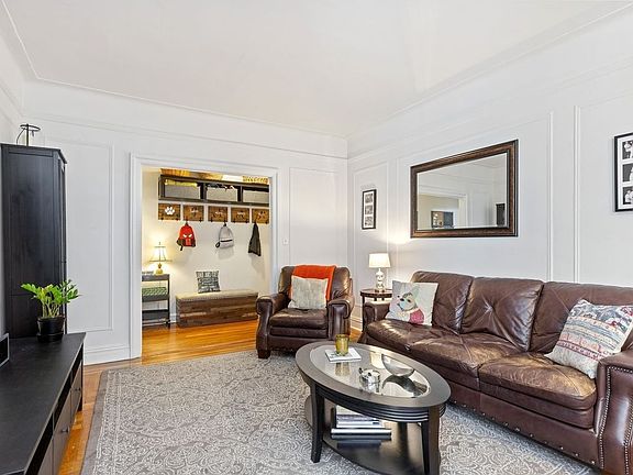 2nd image of 270 Seaman Ave APT E7