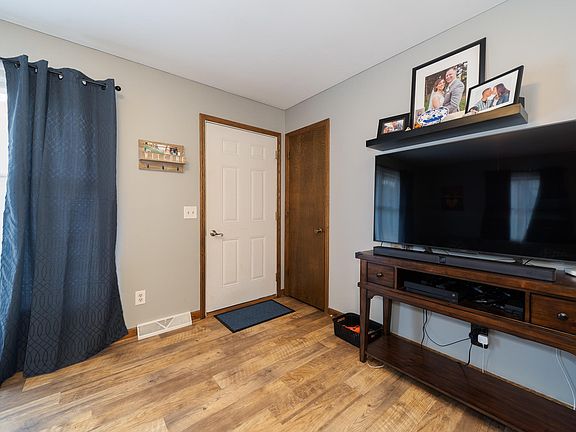 5th image of 13261 Vergennes St SE