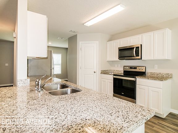 2nd image of 2761 W Shaw Pl