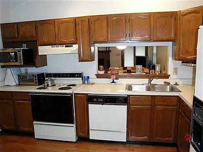 4th image of 3321 Fox Orchard Cir