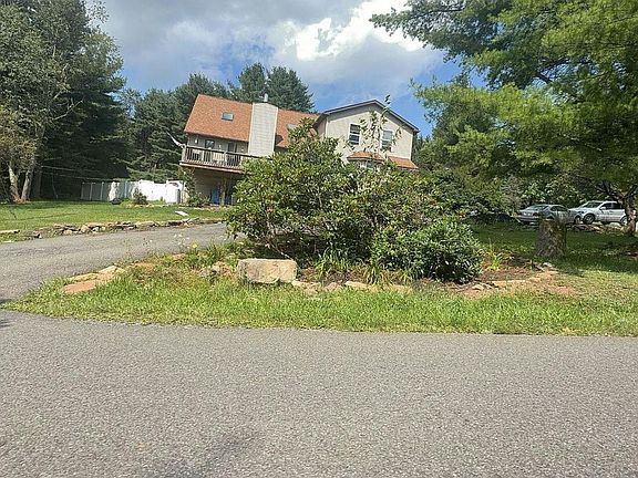 3rd image of 27 Yellow Run Rd