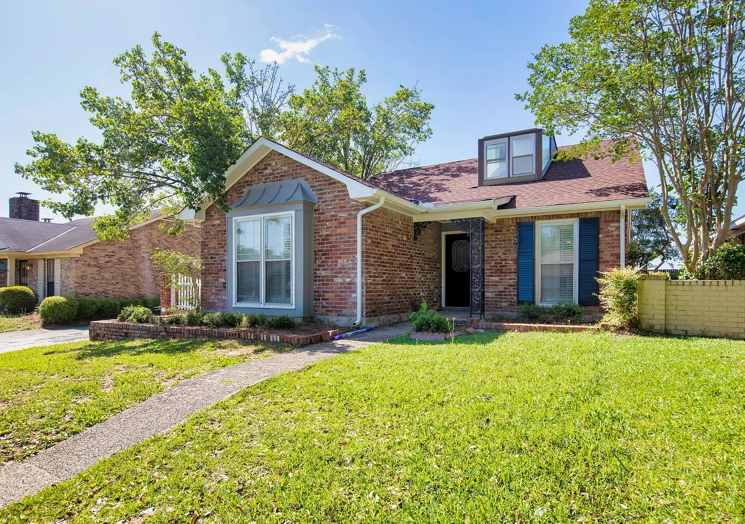 3 bed, 2.0 bath, 2278 sqft, $1,450 — Photo 1