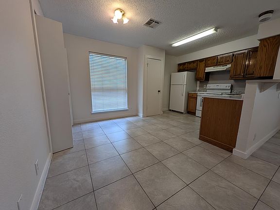 3rd image of 5608 Clubhouse Dr APT B