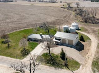 5609 76th Ave SW, Fairfax, IA 52228