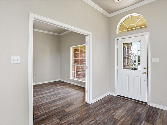 3rd image of 500 Surry Ct