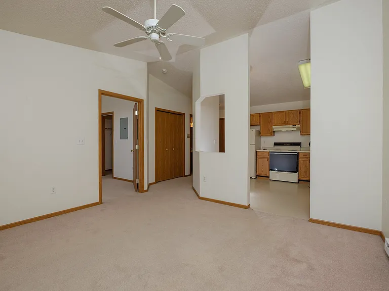 Fargo, ND Bridgeport Apartments | Living